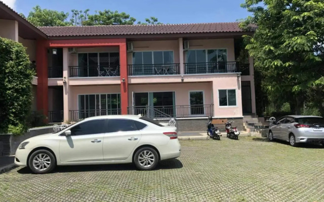 Rose Villa Resort