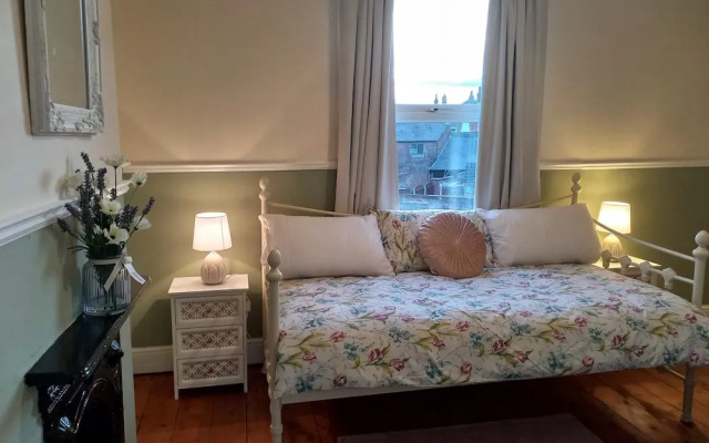 Charming 4-bed Victorian House in Retford