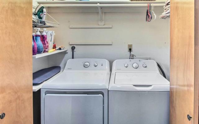 Pet-friendly Kansas City Stay w/ Deck!