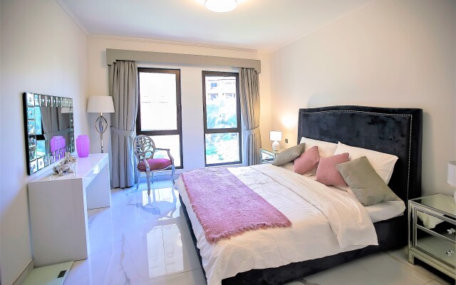 Amazing 2 bedroom with terrace  Downtown Dubai