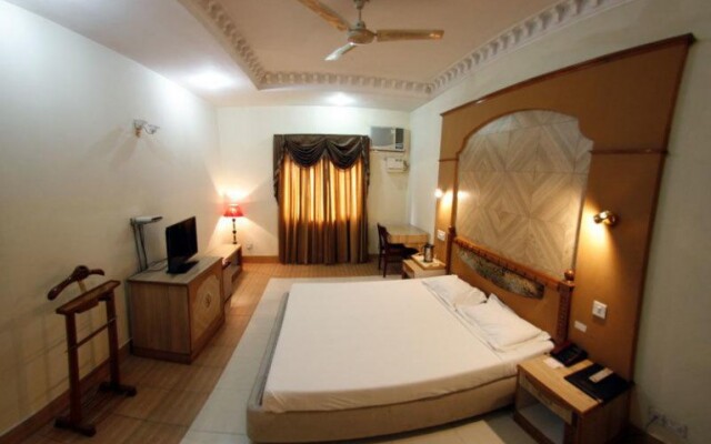 Hotel Dolphin