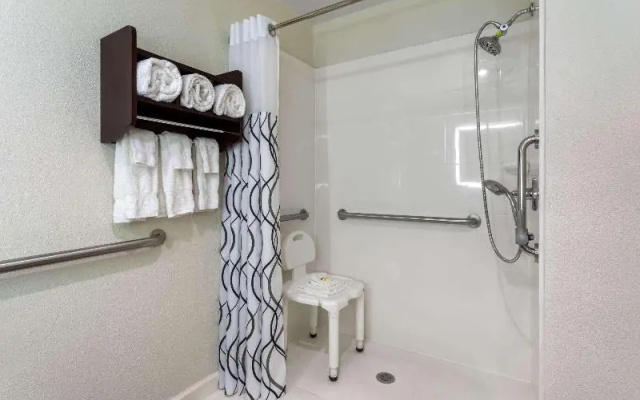 La Quinta Inn & Suites Columbus West - Hilliard