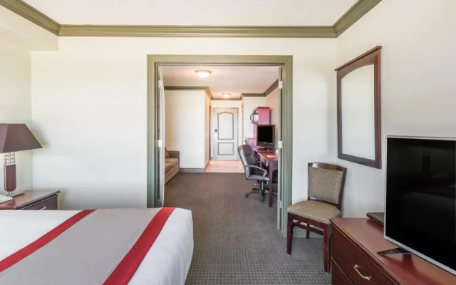 Ramada Hinton