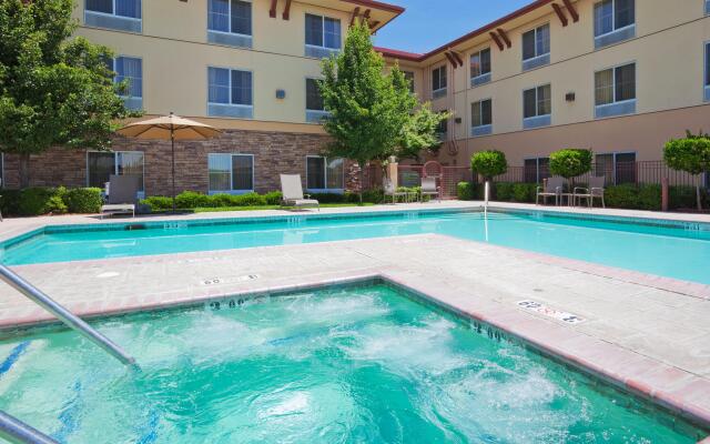 Holiday Inn Express and Suites Turlock by IHG