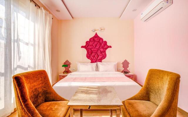 Fabhotel The White Moon