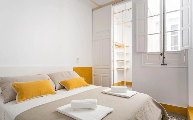 Pop Art , Sunny Apartment near Santa Cruz