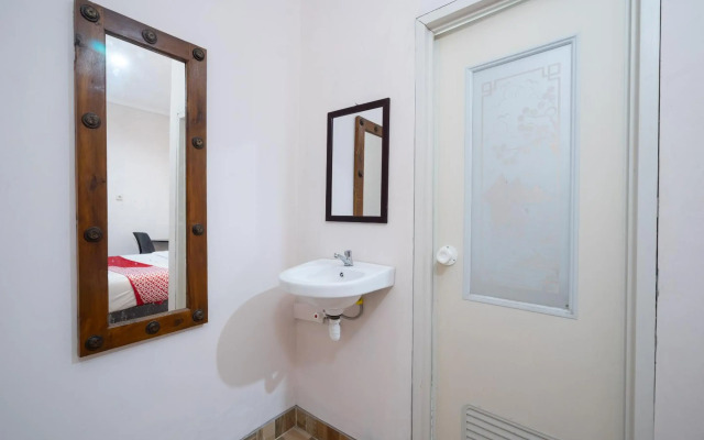 Super OYO 2285 Art Guest House Syariah