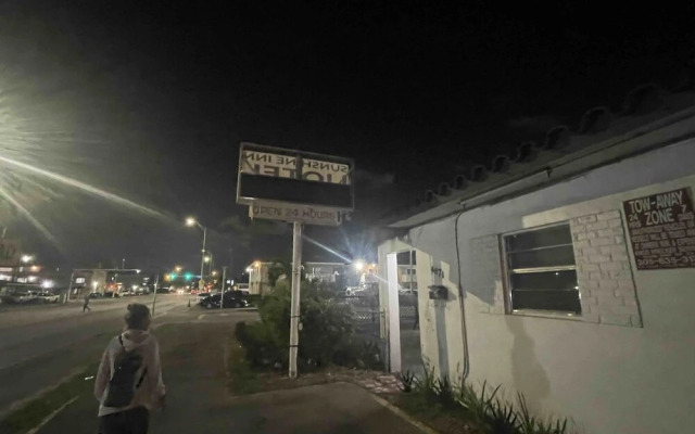 Sunshine Inn Motel