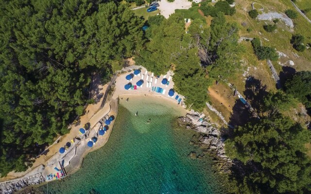 Nice Home in Sveti Jakov With Wifi and 2 Bedrooms