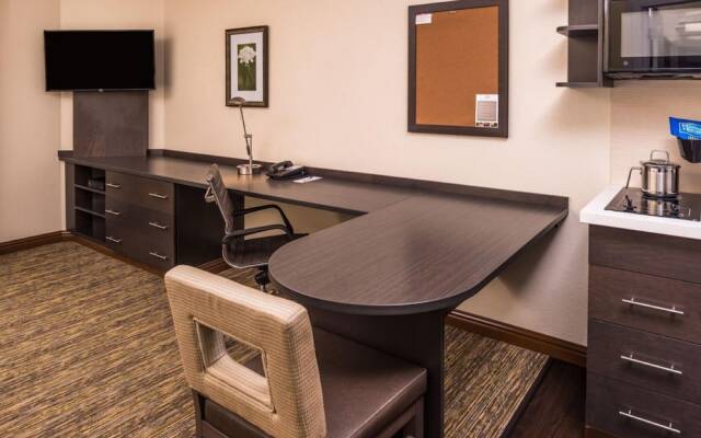 Candlewood Suites Kansas City-Overland Park