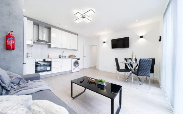 Livestay - Luxury 2bed Apartment With Free Parking