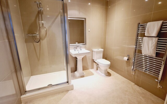 Off the Hook - Luxury Beach Apartment - Sleeps 4