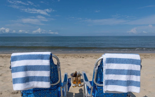 Sleeps 10 Views Beach 1 Block