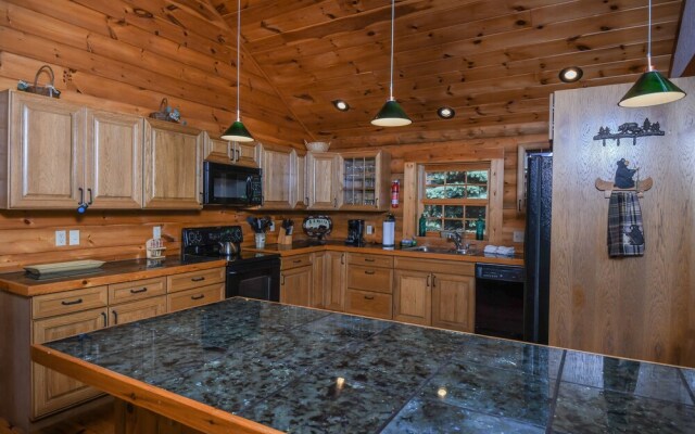 Old Bruin's Den 4 Bedroom House