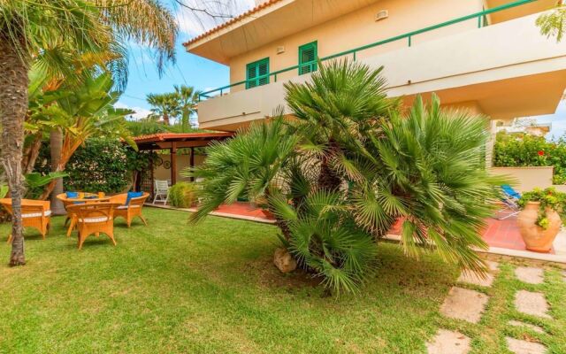 Sea View From Private Garden Terrace With Barbecue