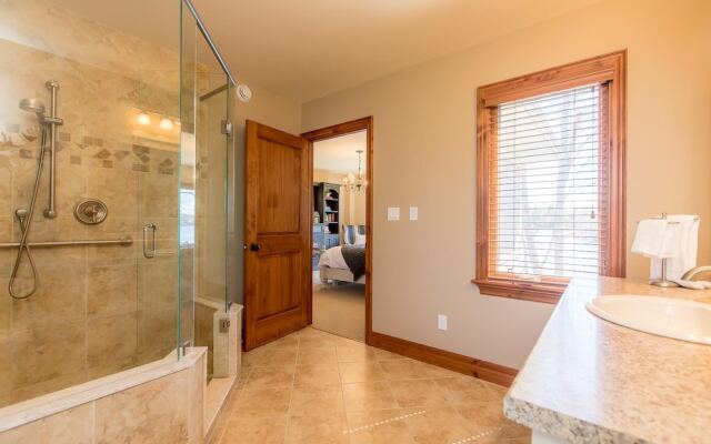 Endless Summers ~ Fabulous oasis with a designer’s touch!