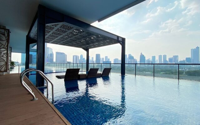 Homey And Spacious 2Br At Samara Suites Apartment