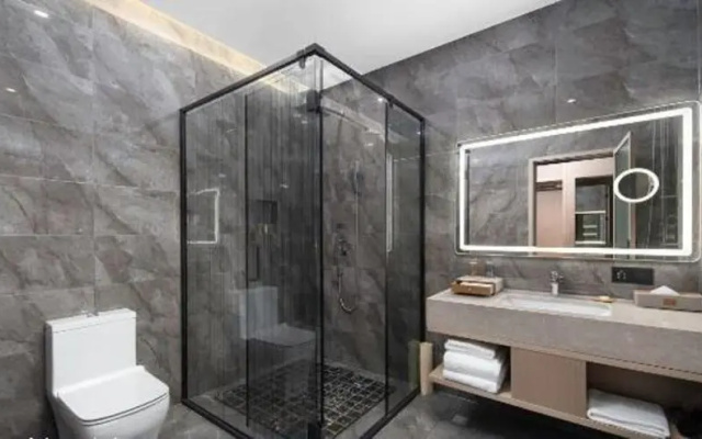 RuiLi Blossom Hotel