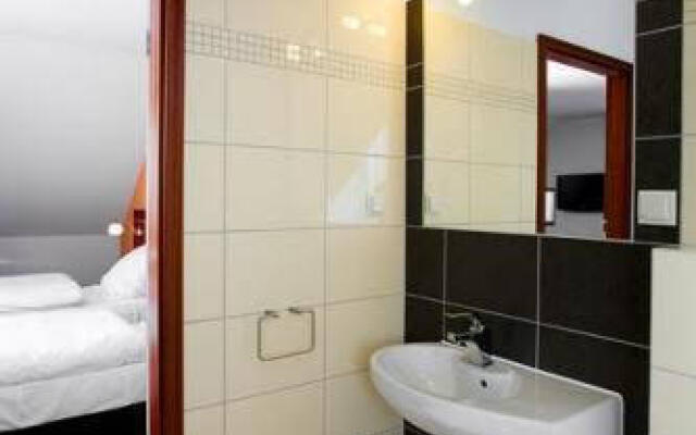 Hotel Azyl
