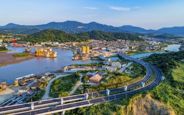 HUALUXE Ningbo Harbor City by IHG