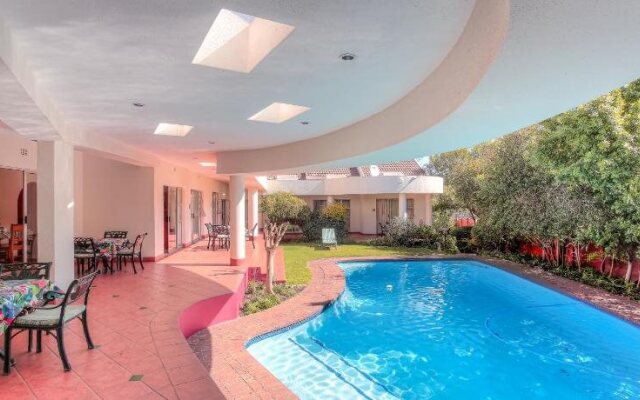 Woodmead Guest Lodge