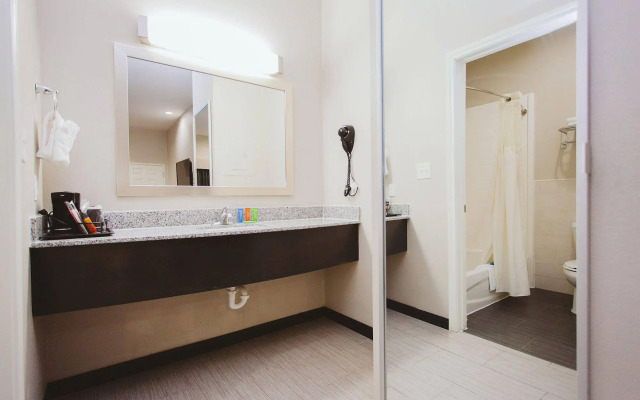 Americas Best Value Inn and Suites IAH Airport North