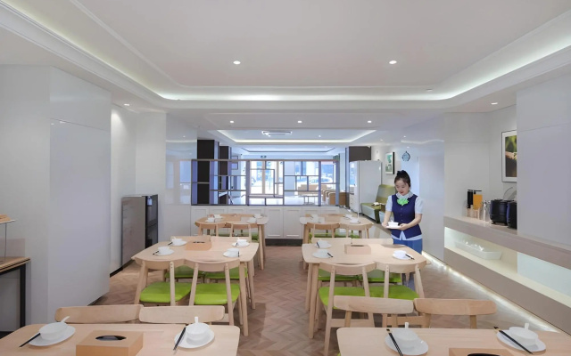 Vienna 3 Best Hotel (Jinan West Railway Station Medical Center) – People – Jinan