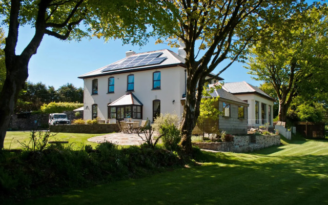 Pendragon Country House