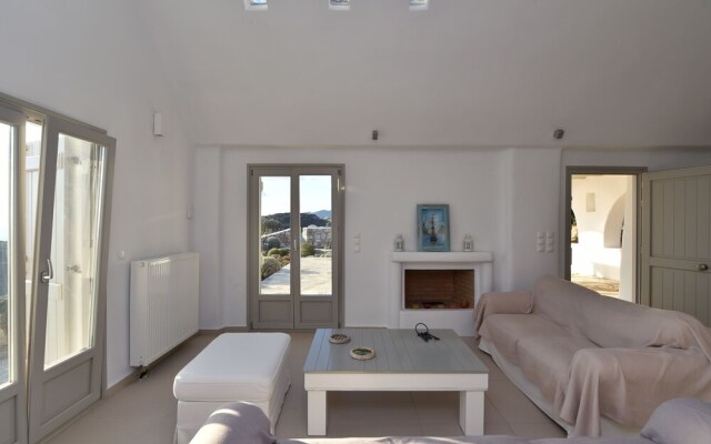 Villa Acqua · Gorgeous pool villa, stunning sea views, helipad!