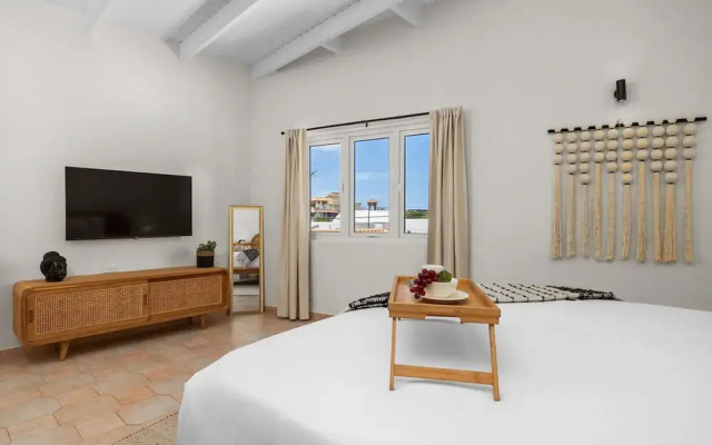 Newly Renovated Amazing Location Private Pool