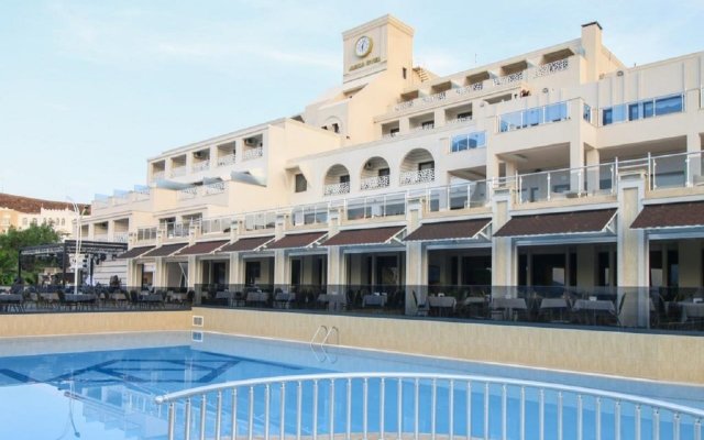 Azka Hotel