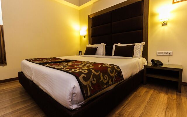OYO Premium Vastrapur Lake