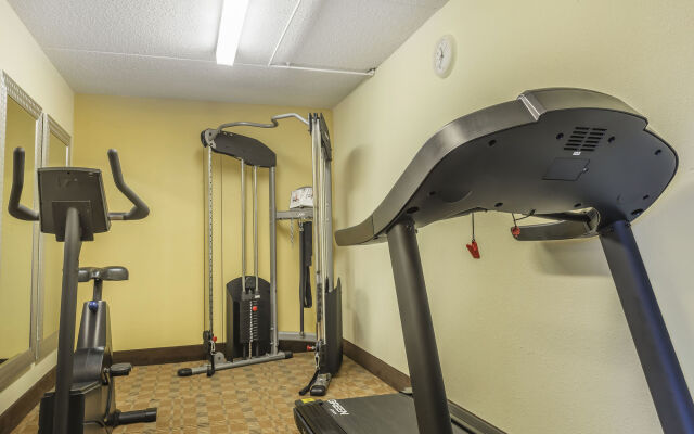 Quality Inn & Suites Pittsburgh Harmarville