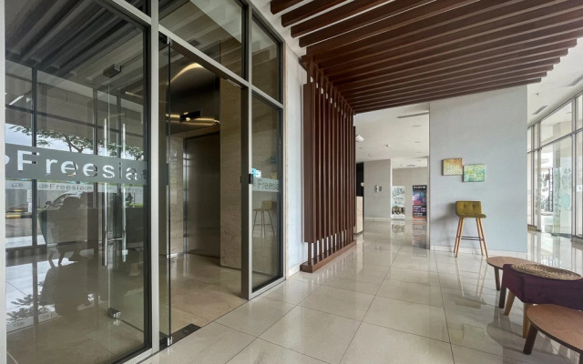 RedLiving Apartemen Springlake Summarecon - Happy Rooms with Netflix