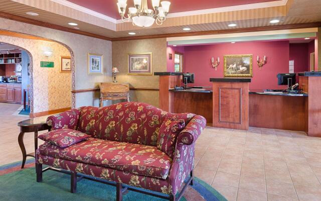 Mainstay Suites Airport