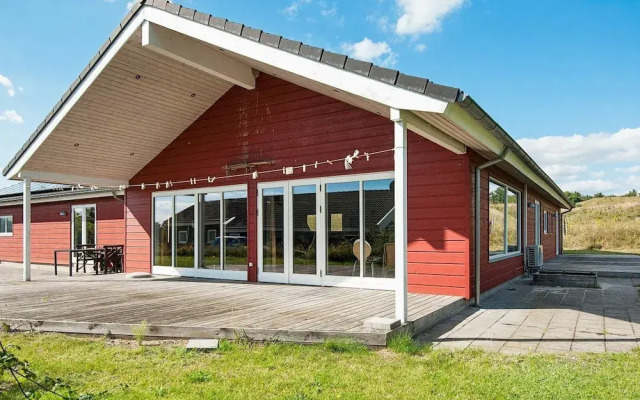 Rustic Holiday Home in Ebeltoft with Hot Tub