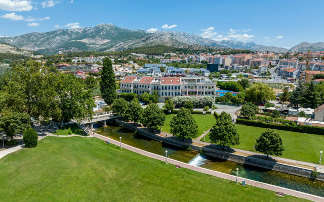 Hotel President Solin