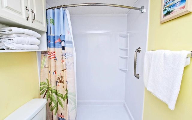 Boardwalk 586 by Youngs Suncoast