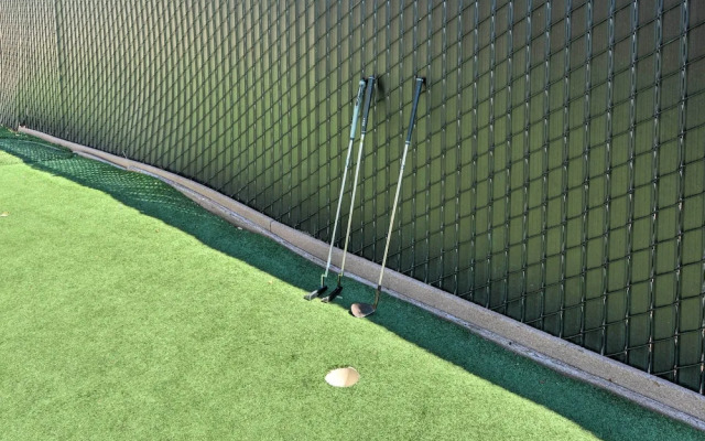 Luxe Getaway w/ Riverfront Views in Grants Pass!