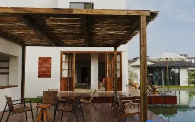 Dali Yuefu Li • Longkan Pan • Eight-Mu Luxury Courtyard