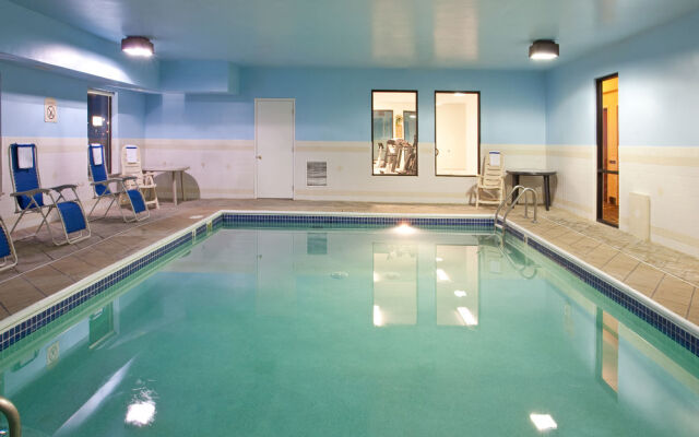 Holiday Inn Express Hotel & Suites CIRCLEVILLE