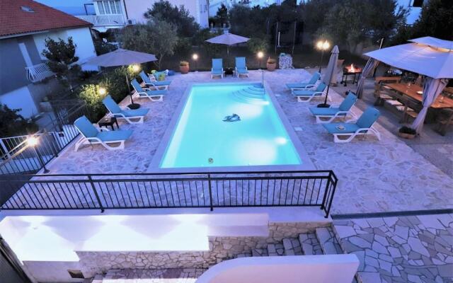 Luxury Beachfront Villa With Pool for two Families