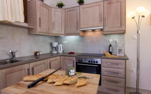 Mani Apartments Suites