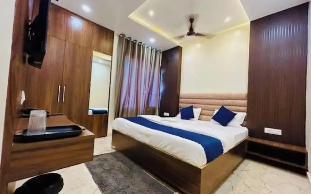 Hotel R K Palace