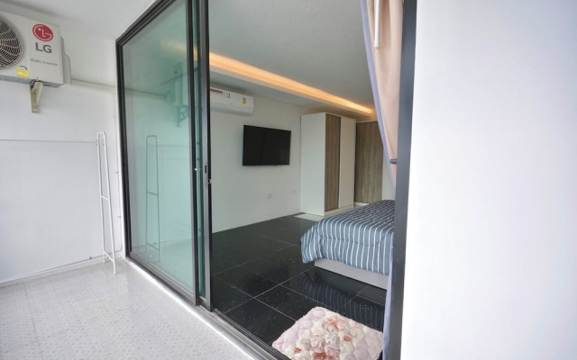 One-bedroom Sea-view Condo, 17th Floor Angket, Jomtien