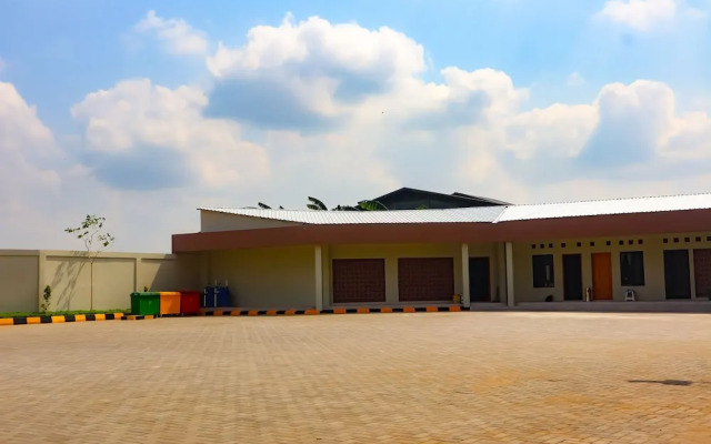 Front One Hotel Gombong