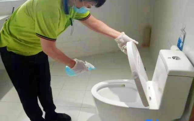 Regal Hotel (Jiamusi Railway Station Department Store) – Bathroom – Jiamusi