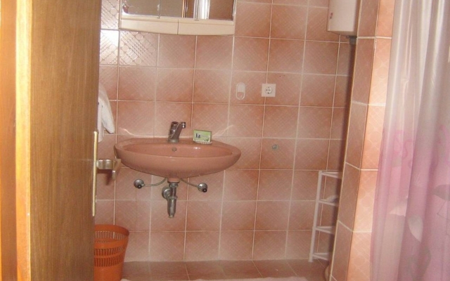 Apartment Malaga - comfortable and free parking: A2 Tribunj, Riviera Sibenik