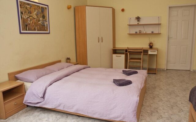 Hostel Mostel