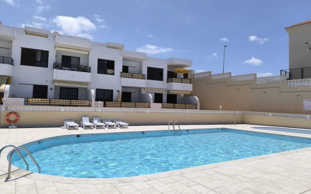 Apartment Edith - Ocean View Just Above the Beach